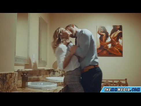 ❤️ Бүкіл аққұба сізді қоғамдық дәретханада азғырғанда Анальный порно kk.tuberxxx.ru